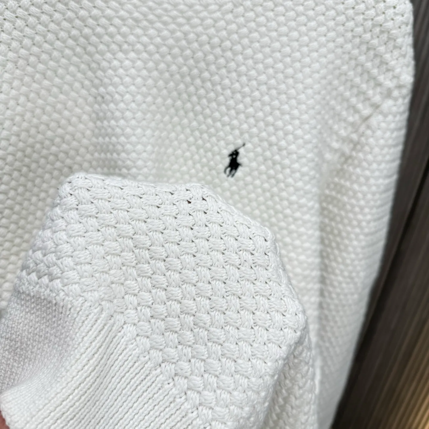 🅿️310 Ralph Lauren 25FW crew neck sweater. The fabric is made of top-quality cashmere yarn. The new autumn and winter Oblique jacquard knitted cashmere sweater adopts a double-sided wearable design and is made of high-quality cashmere material. After fine weaving process, it presents a soft and comfortable touch and excellent thermal insulation performance. The iconic Oblique jacquard pattern is perfectly presented through precision knitting technology. It can be worn on both sides, showing different style charms. The round neck design is simple and elegant, suitable for various matching occasions. Exquisite knitting technology ensures that the clothes are not easily deformed and remain crisp and long-lasting. The double-sided design concept reflects LV's perfect balance of practicality and fashion. Each sweater undergoes strict quality inspection to ensure that the quality meets the brand's consistently high standards. This knitted item combines warmth and style, making it an exquisite addition to your autumn and winter wardrobe. Size:S/M/L/XL